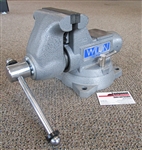 Wilton Surplus 1745, Tradesman Bench Vise w/ Swivel Base (4-1/2" Jaw Width)