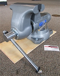 Wilton Surplus 1765, Tradesman Bench Vise w/ Swivel Base (6-1/2" Jaw Width)